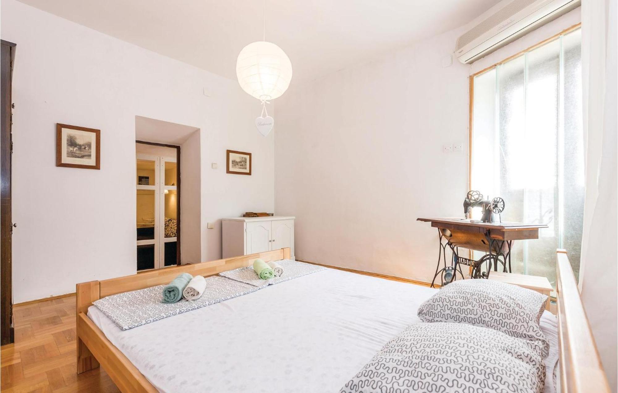 Amazing Apartment In Novi Vinodolski With Wifi 외부 사진