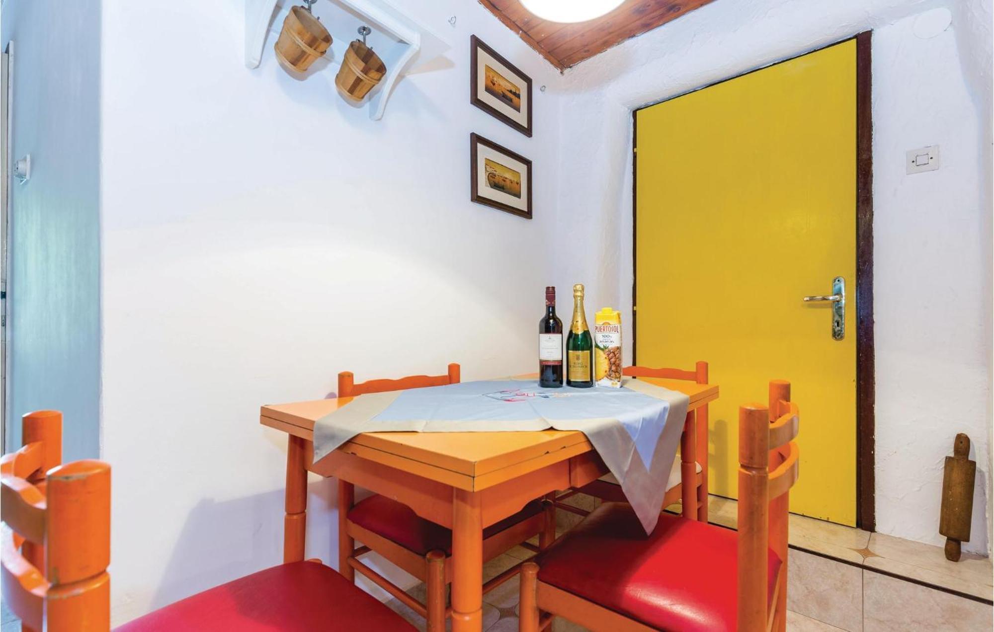 Amazing Apartment In Novi Vinodolski With Wifi 외부 사진