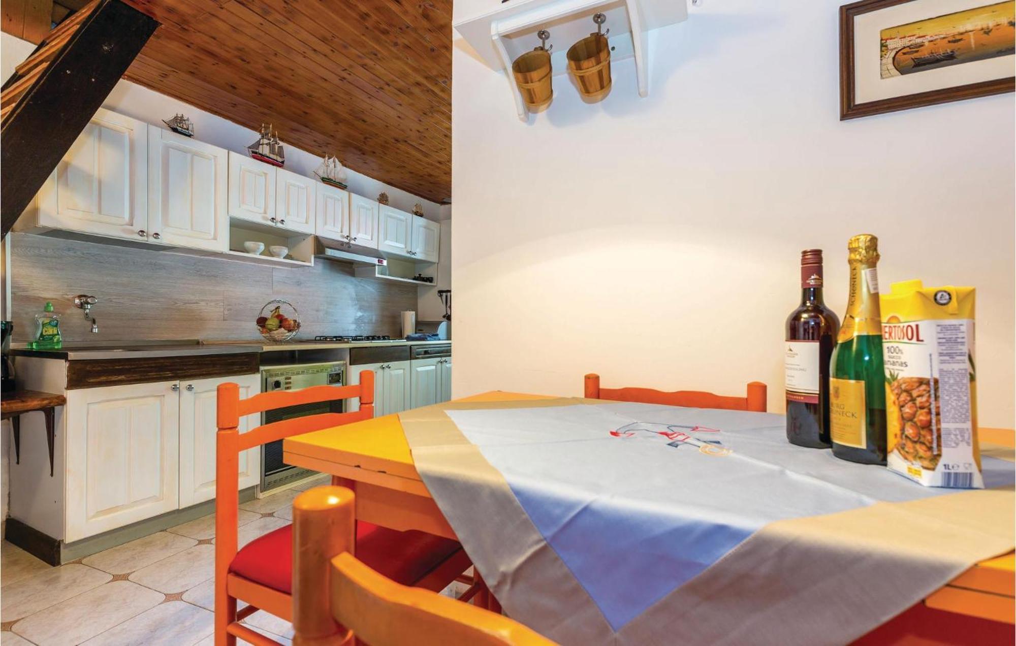 Amazing Apartment In Novi Vinodolski With Wifi 외부 사진