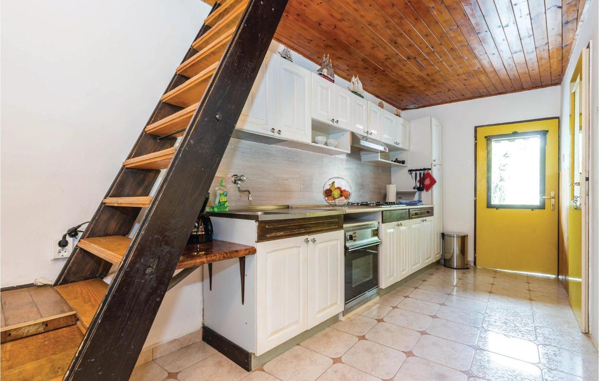Amazing Apartment In Novi Vinodolski With Wifi 외부 사진